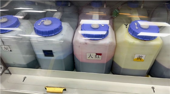 數碼印花(huā)機加墨水能(neng)加滿嗎?