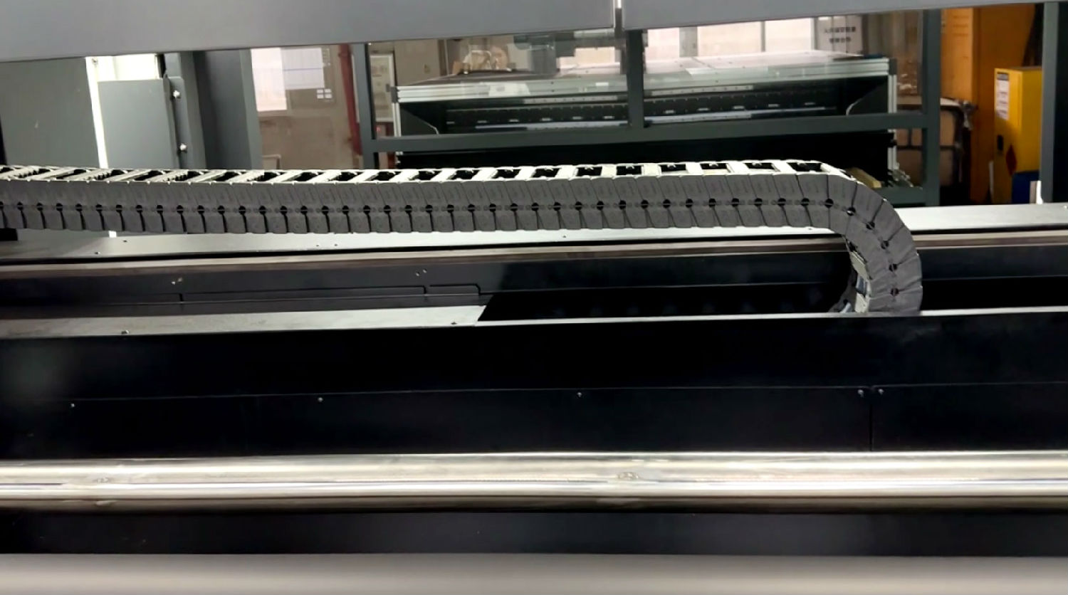 如何(he)判斷數(shù)碼印花(hua)機的導(dao)軌是否(fou)需要更(gèng)換？